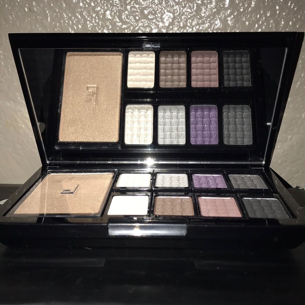 BRAND NEW doucce freematic eyeshadow palette